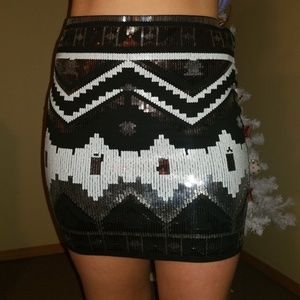 skirt w/ sequins (black, gray, silver, white)